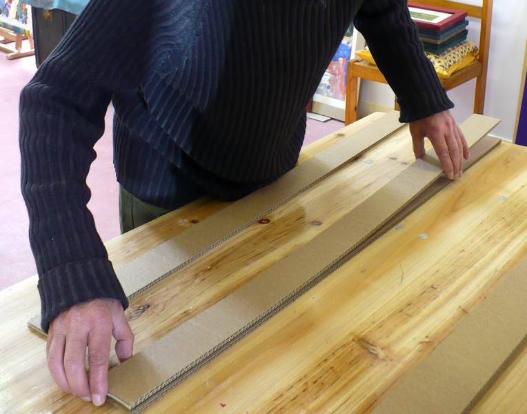 Assemblage des bandes de carton