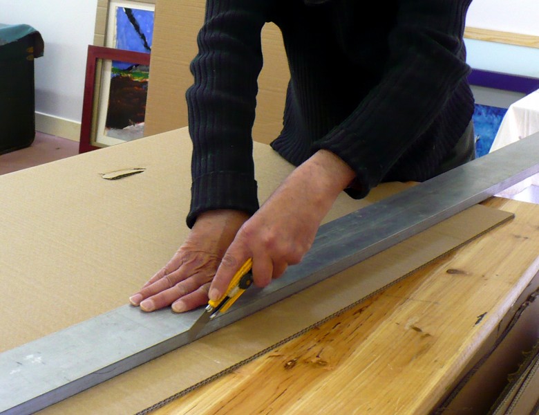 Dcoupe des bandes de carton